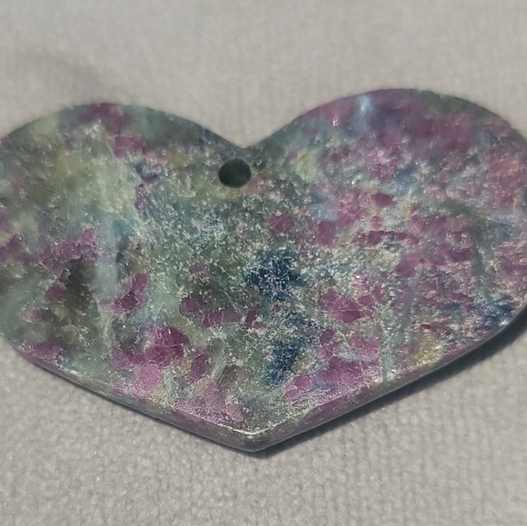 Drilled Natural ruby in fuschite heart pendant - Picture 8 of 10